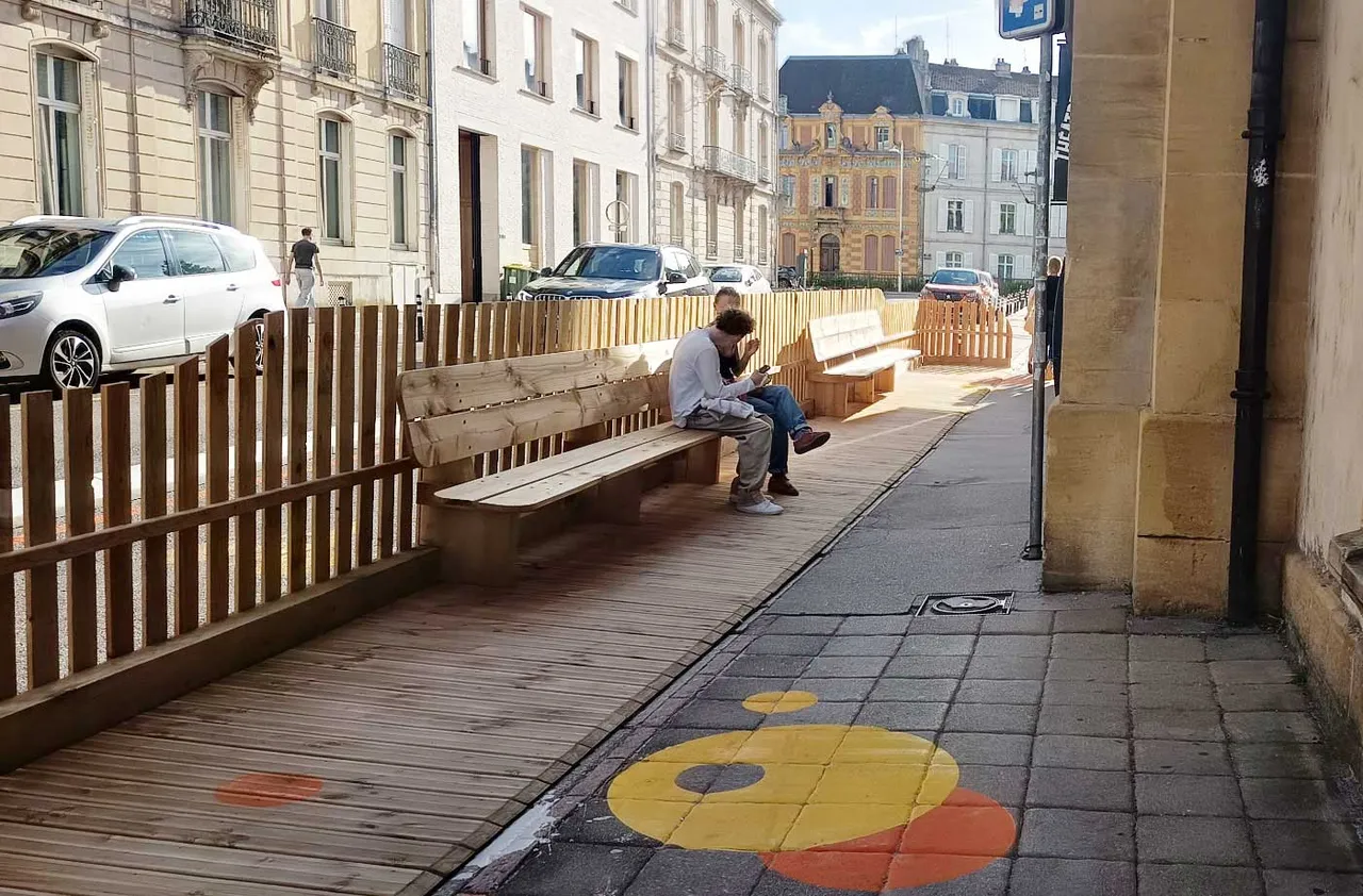 Plateforme et marquage au sol